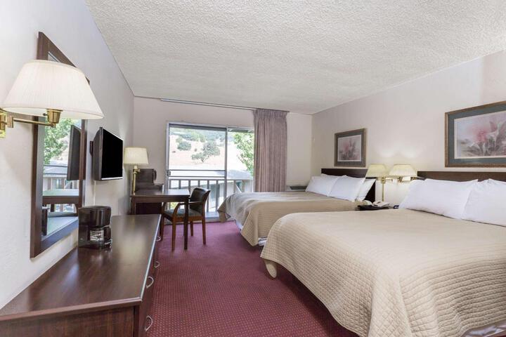 1 King Bed (21 of 31)