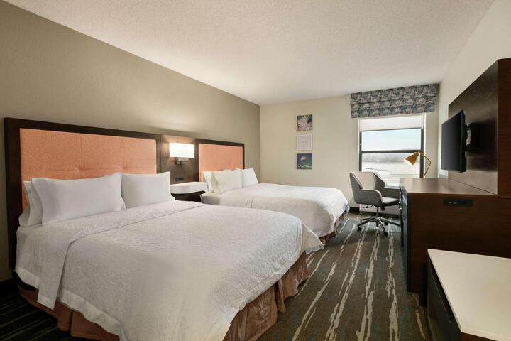 2 Queen Beds (2 of 9)
