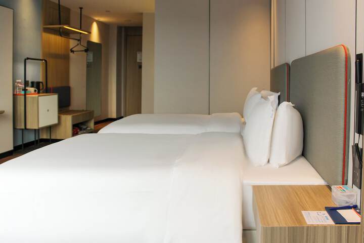 Room 15 of 47