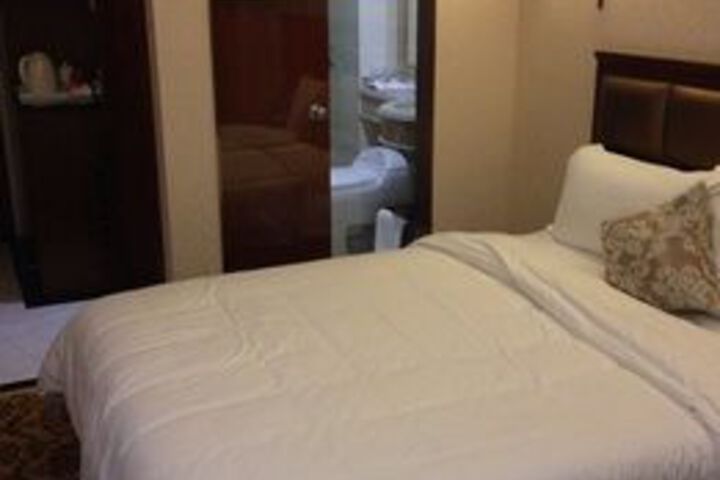 Room 35 of 59