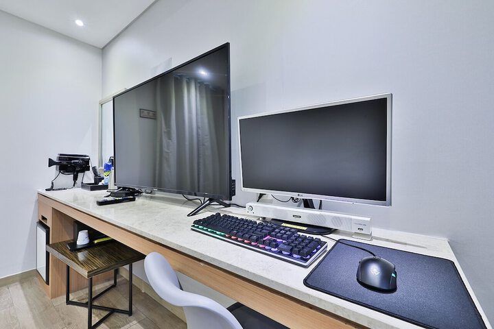 Room 11 of 34
