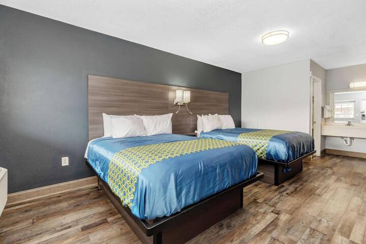 1 Queen Bed (13 of 31)