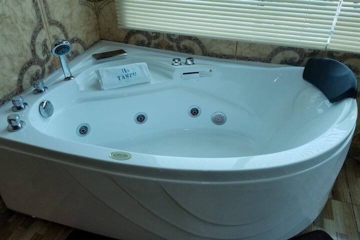 Room 16 of 37