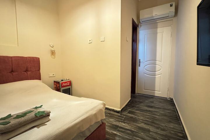 Room 13 of 23