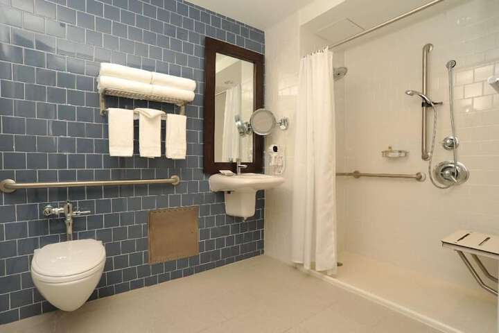 Room 30 of 41