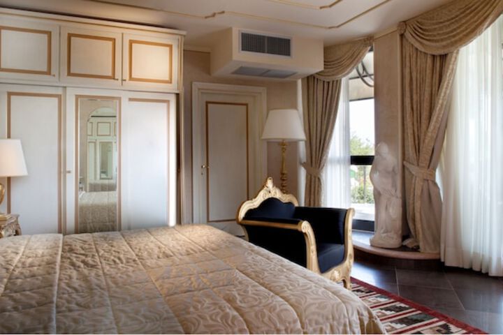 Room 15 of 25