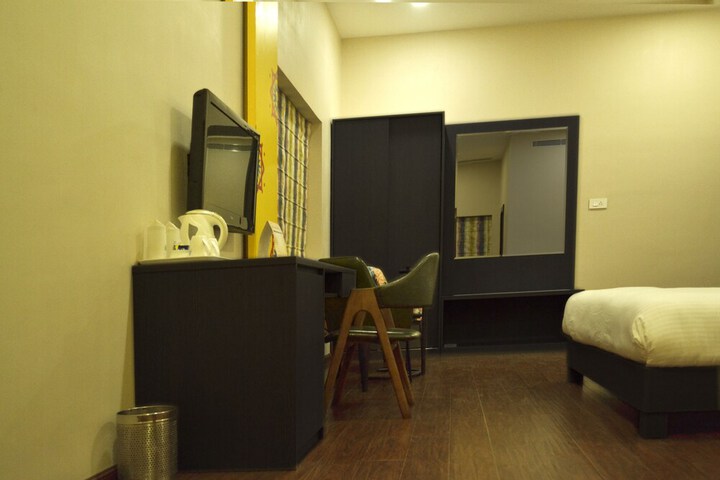 Room 12 of 28