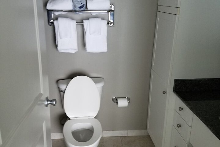 Room 121 of 190
