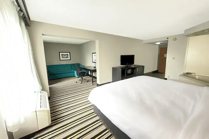 Room 2 of 8