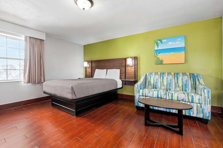 1 King Bed Suite (25 of 44)