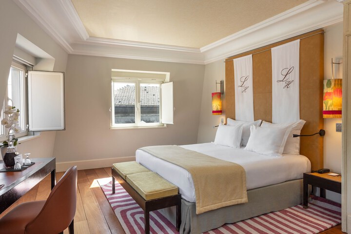 Room 15 of 36