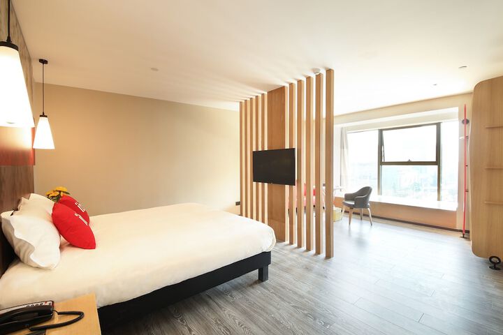 Room 14 of 49