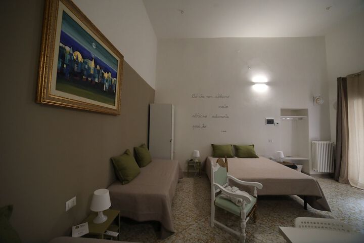 Room 9 of 36