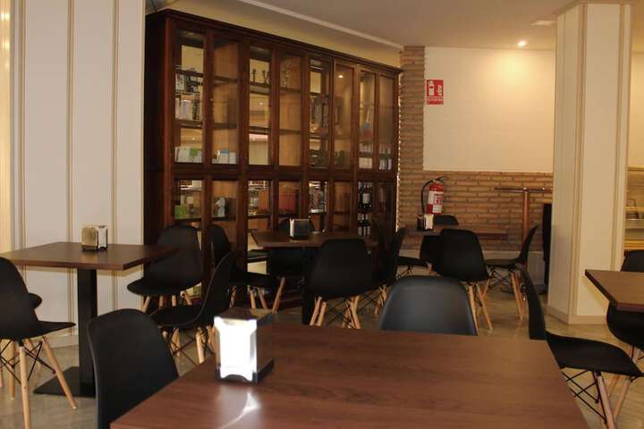 Dining 42 of 61