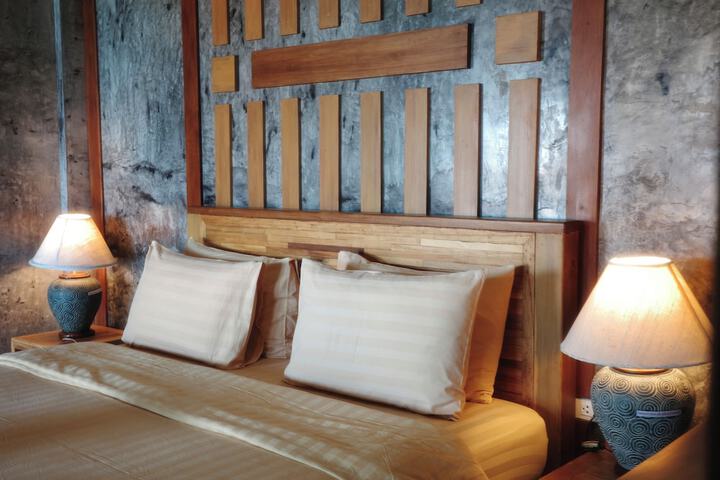 Room 13 of 171