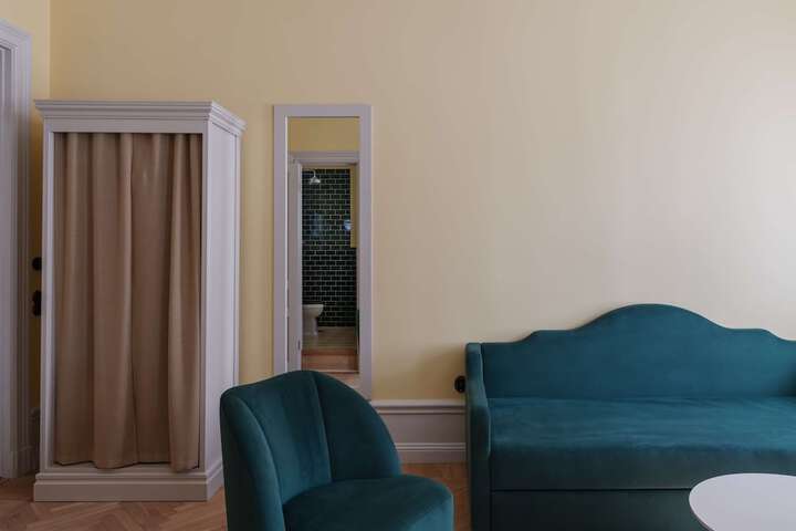 Room 8 of 116