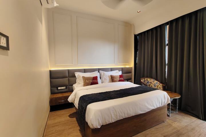 Room 4 of 12