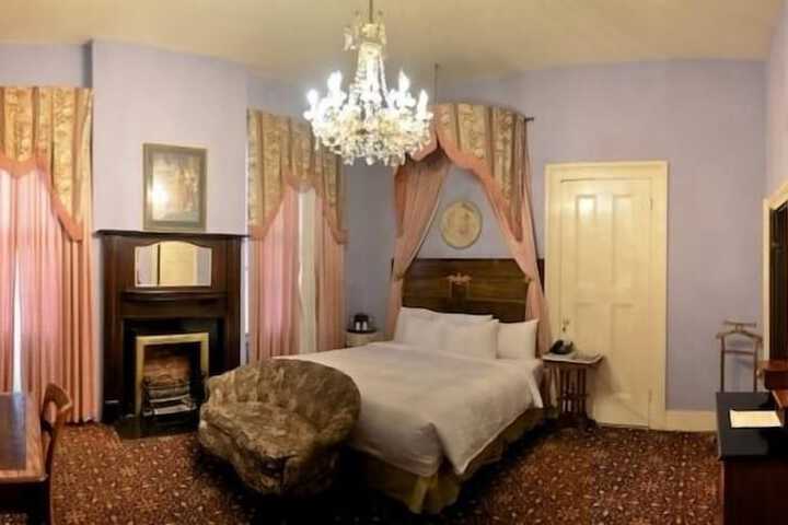 Room 17 of 49