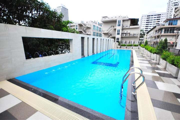 Hotel with Pool