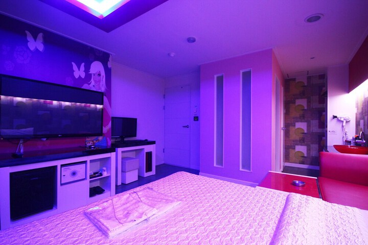 Room 18 of 33