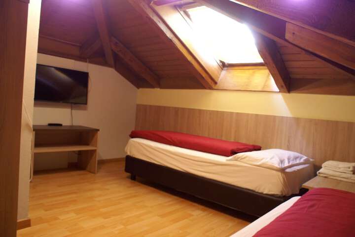 Room 7 of 75