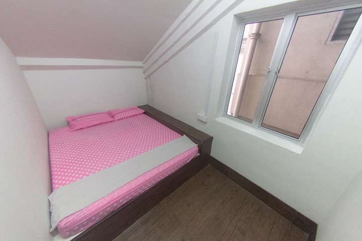 Room 6 of 38
