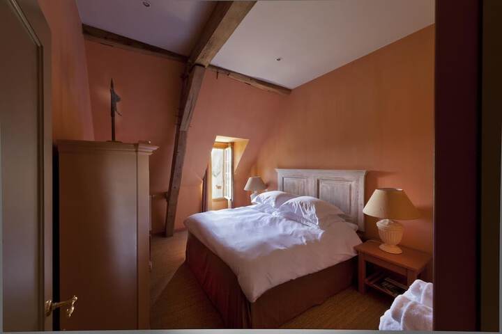 Room 4 of 40