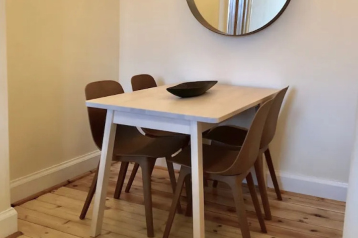 Room 4 of 10