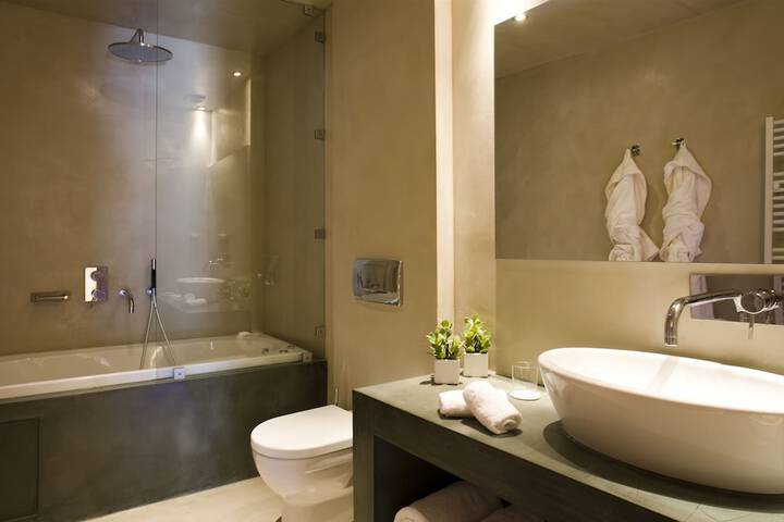 Clean Restrooms