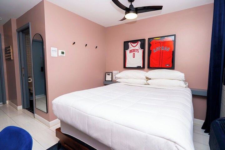 Room 80 of 111