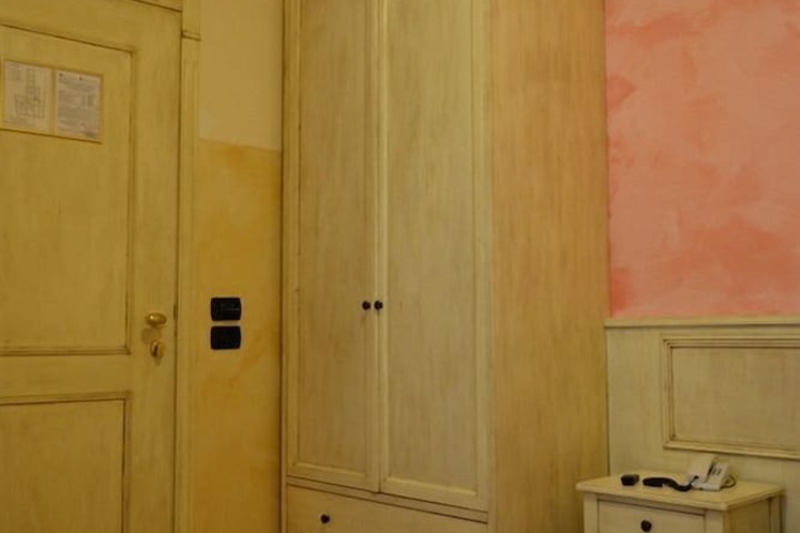Room 22 of 76