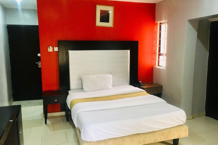Room 14 of 37