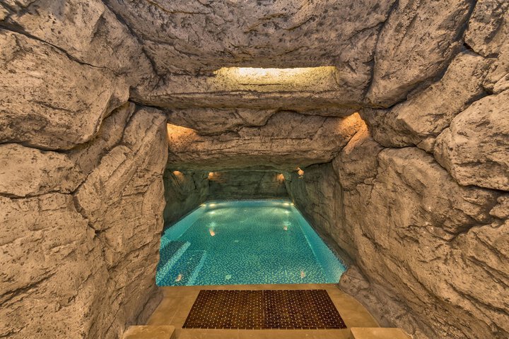 Pool Hotel