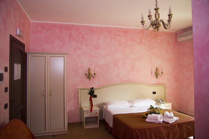 Room 23 of 132