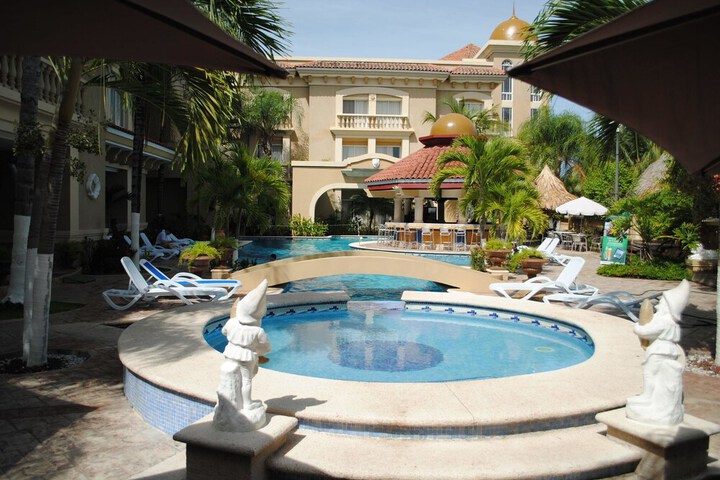 Hotel with Pool