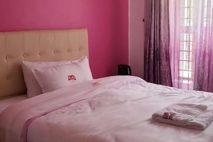 Room 6 of 24