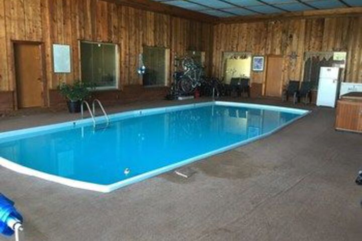 Pool 15 of 20