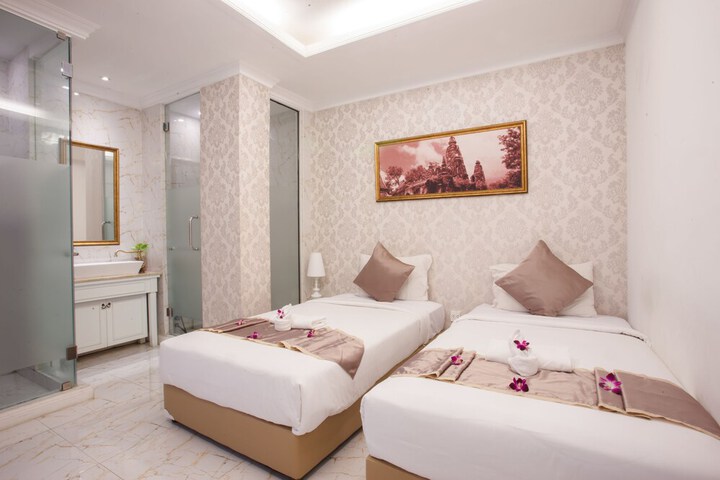 Room 12 of 35