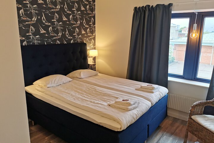 Room 3 of 33