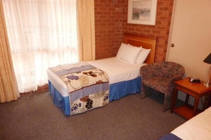 Room 9 of 40