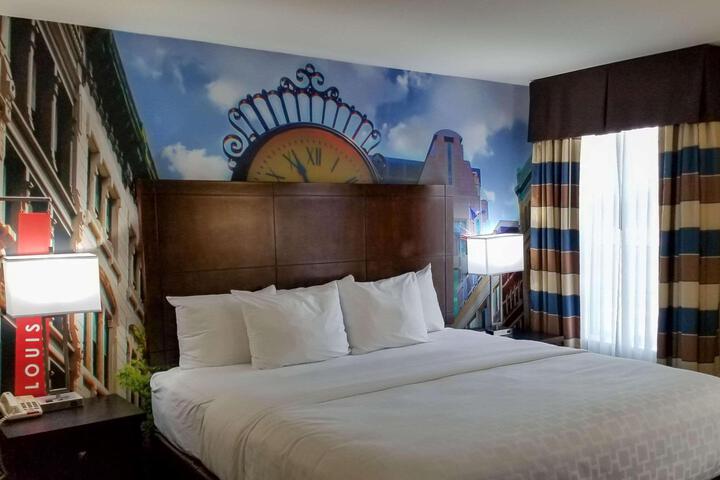 1 King Bed (5 of 7)