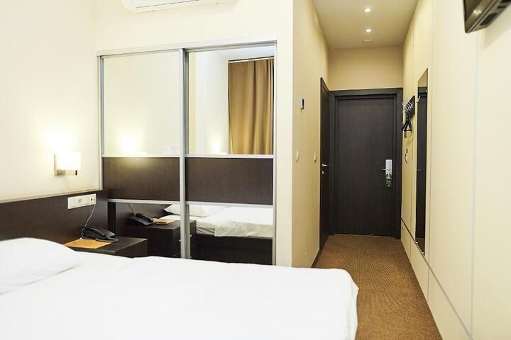 Room 13 of 82