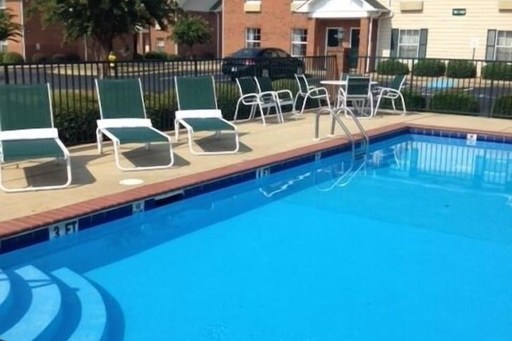 Pool Hotel