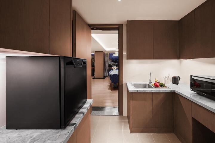 Room 55 of 225