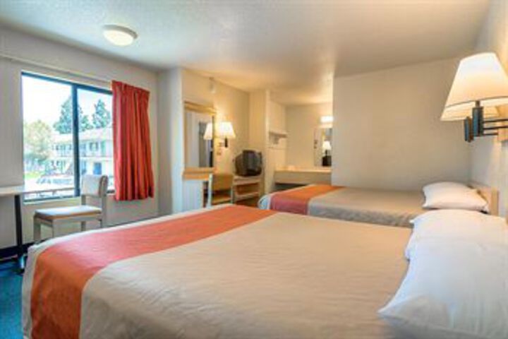 Room 14 of 28
