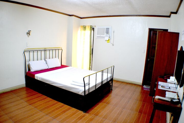 Room 4 of 38