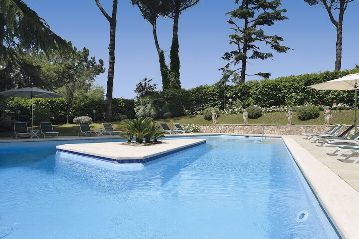 Pool 50 of 75