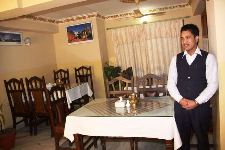 Dining 15 of 18