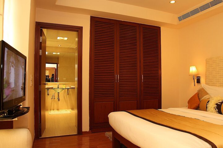 Room 4 of 56