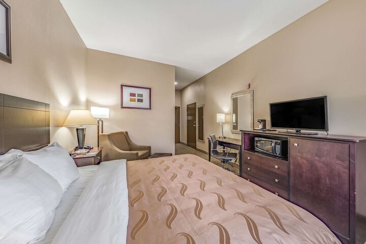 1 King Bed (6 of 12)